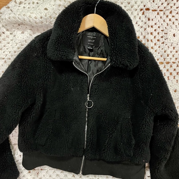 🌹IRIS🌹 Black teddy cropped zip up coat. Size L - Picture 1 of 7